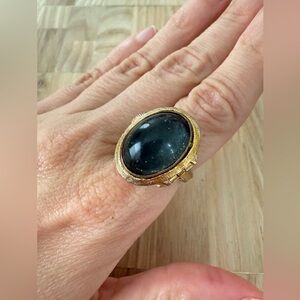 Rare vintage lady Nelson gold tone peek a boo hidden mechanical watch ring